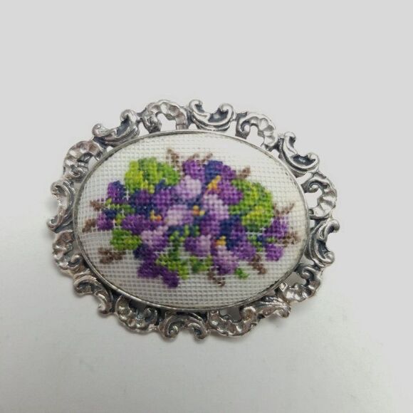 Vintage Purple Pansy Cross Stitch Style Brooch Silver Tone Setting Floral Estate - Picture 2 of 6